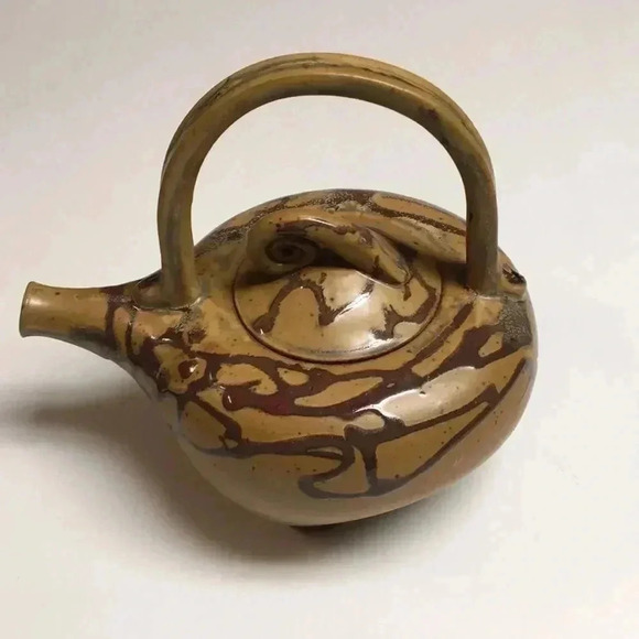 Signed hand crafted teapot primitive fashioned - Picture 3 of 9